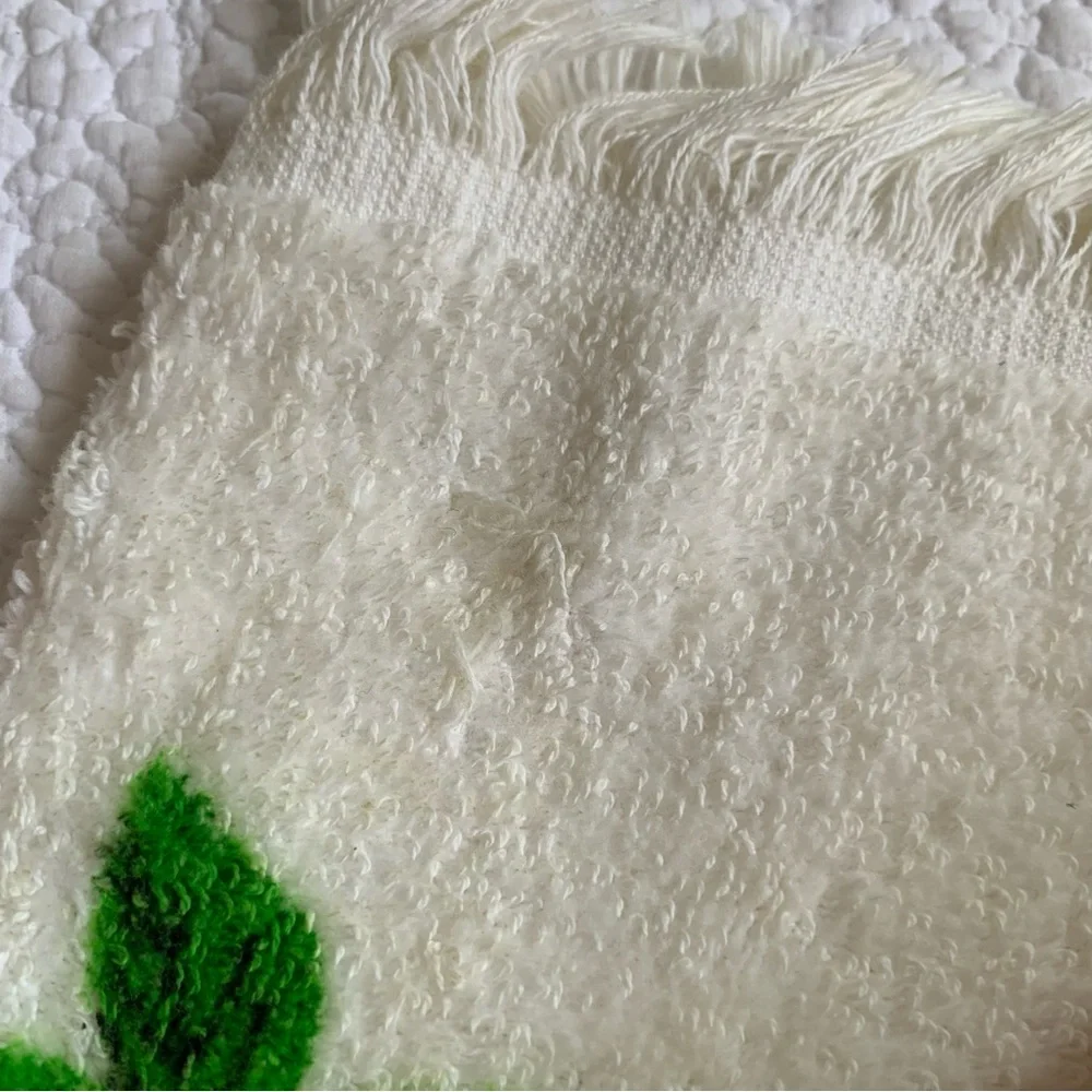Vintage 70s strawberry vine white and red green hand towel
